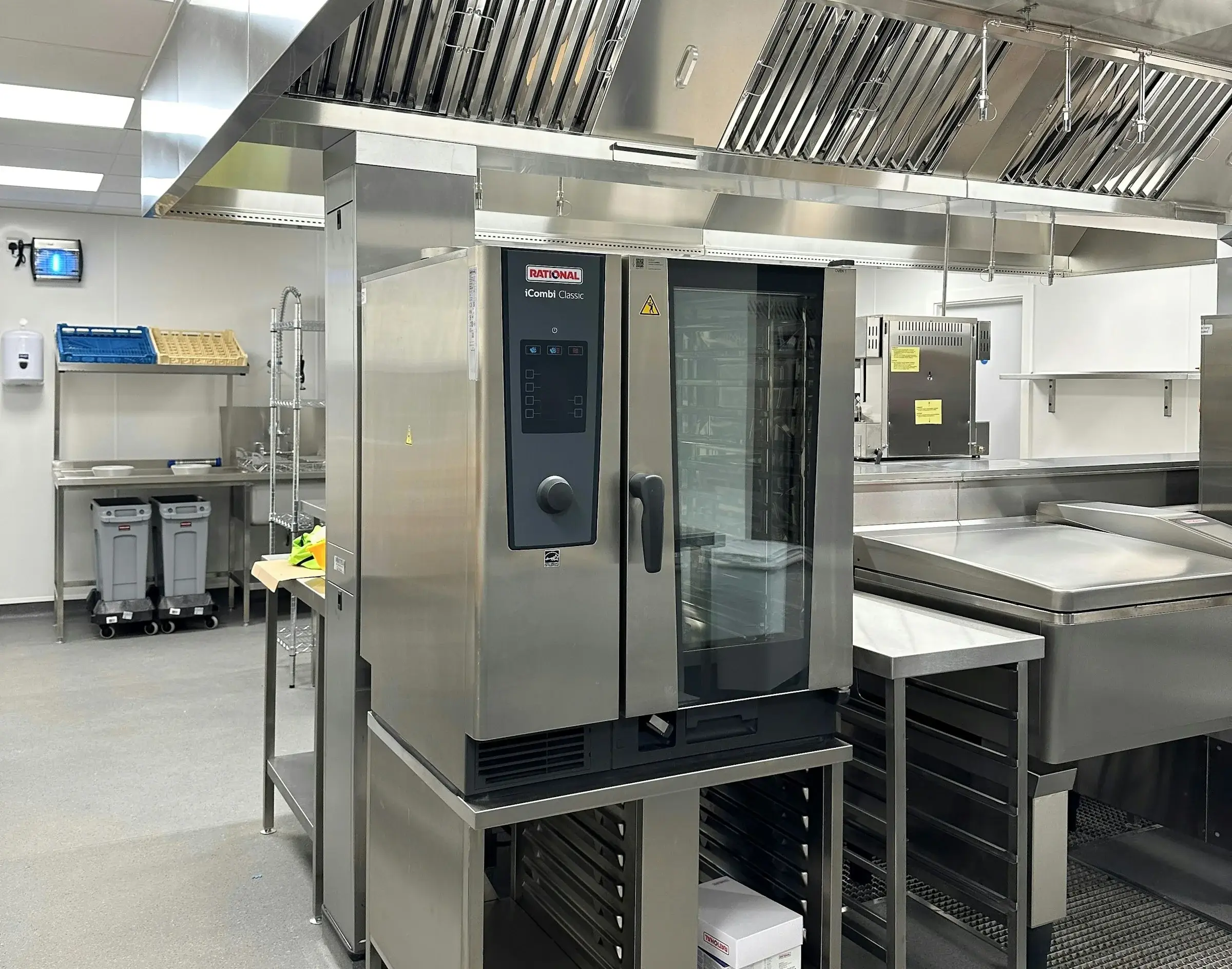 Horno mixto Rational iCombi en una cocina profesional